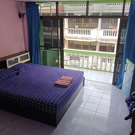 Yuri Guesthouse Jomtien Exterior foto