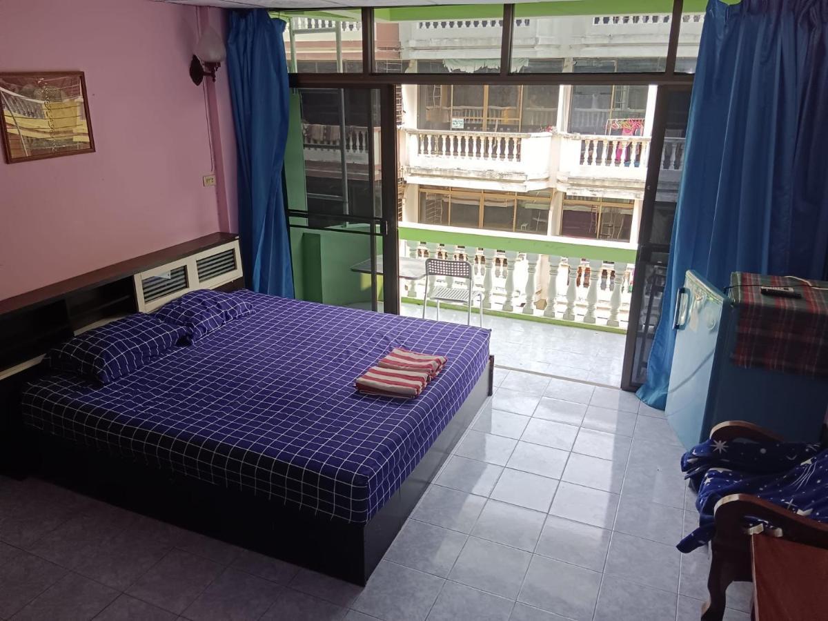 Yuri Guesthouse Jomtien Exterior foto