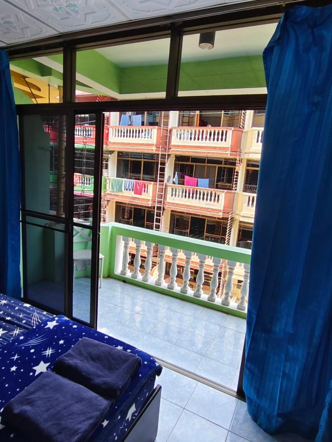 Yuri Guesthouse Jomtien Exterior foto
