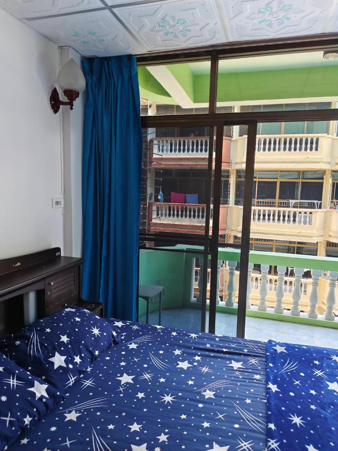 Yuri Guesthouse Jomtien Exterior foto